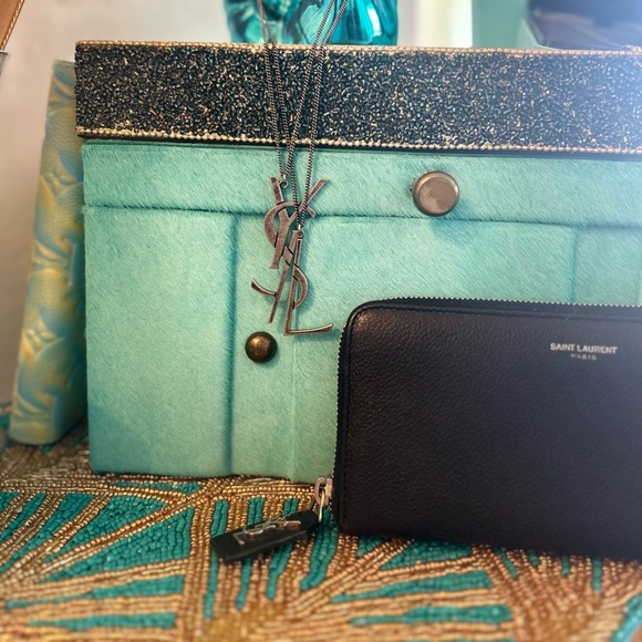 LIVE Luxury Handbag & Accessories Show •LV • Chanel • Dior • Gucci & More - Picture 14 of 15